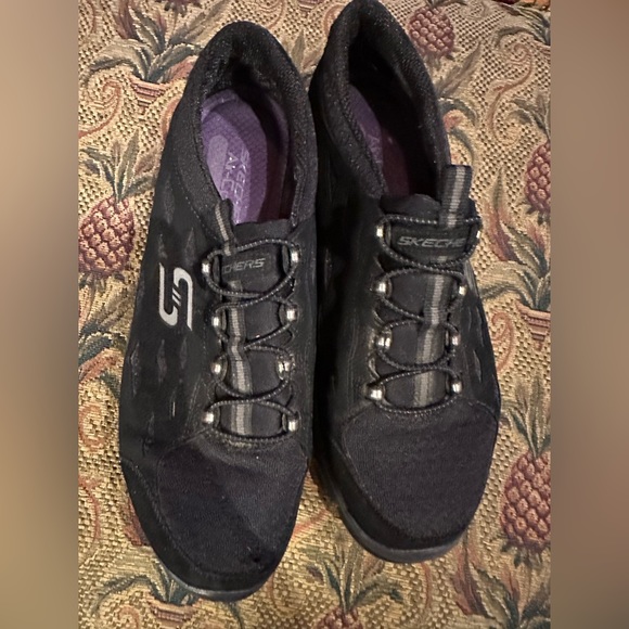 - 5 for $25- Skechers size 8.5 black and gray - Picture 5 of 16